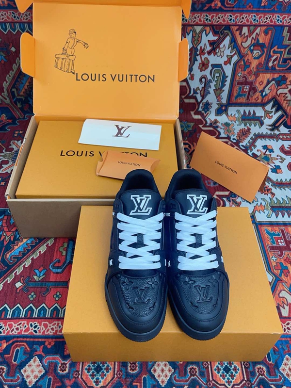 ルイヴィトン靴正面デザイン